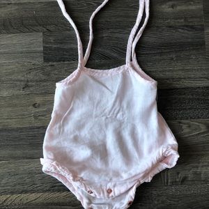 L’oved Baby tie shoulder ruffle bodysuit 0-3m